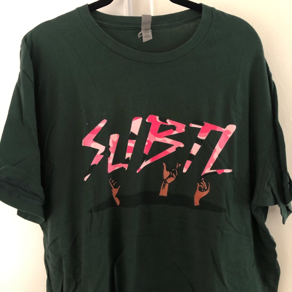 Subtle Love t shirt XL